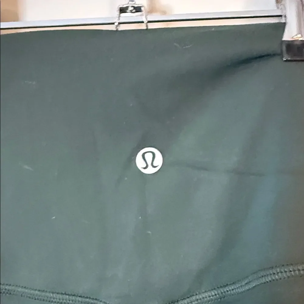 Lululemon dark green smooth leggings in size‎ 10 23” inseam